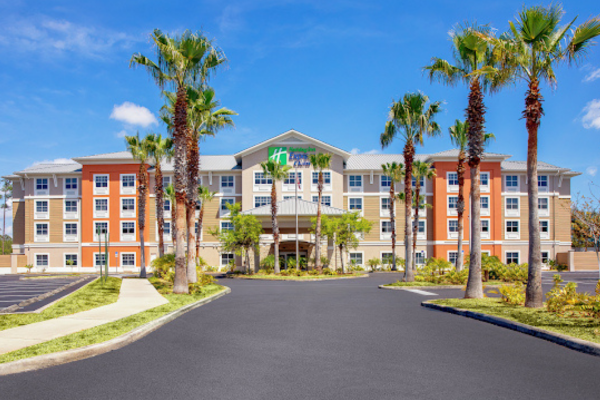 Just off I-95 Near Shopping & Restaurants | Palm Coast Local 